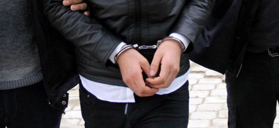 31 Yil Hapis Cezasiyla Aranan Sahis Golcukte Yakalandi 31 Yıl Hapis Cezasıyla Aranan Şahıs Gölcük’te Yakalandı