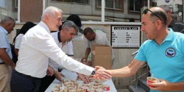 Başkan Çalık’tan Şehitlere Vefa Cuma Çıkışı Helva İkramı