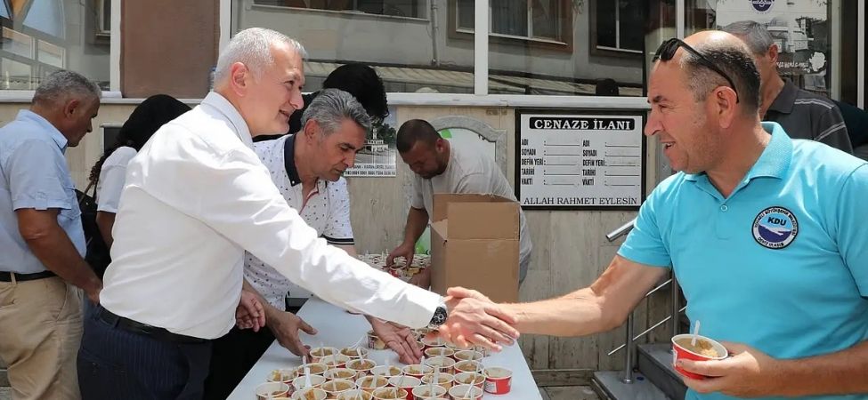 Başkan Çalık’tan Şehitlere Vefa Cuma Çıkışı Helva İkramı