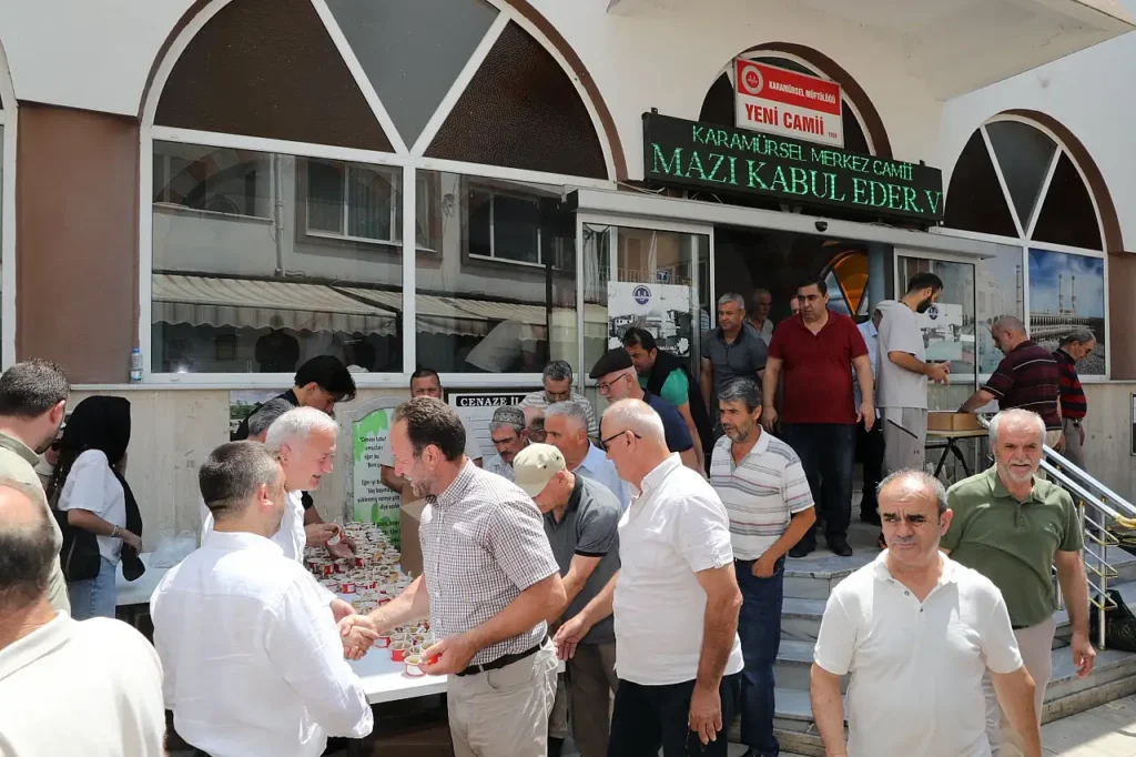 Başkan Çalık’tan Şehitlere Vefa Cuma Çıkışı Helva İkramı.jpg-3