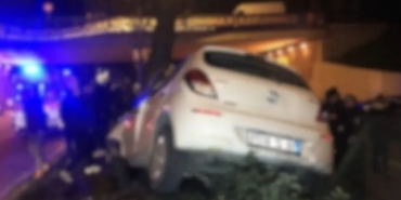 Gölcük’te Trafik Kazası Refüje Çıkan Araçta 5 Kişi Yaralandı