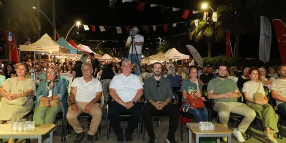 Karamürsel Festivali’nde Eğlence Sürüyor, Tartışmalar Gündemde