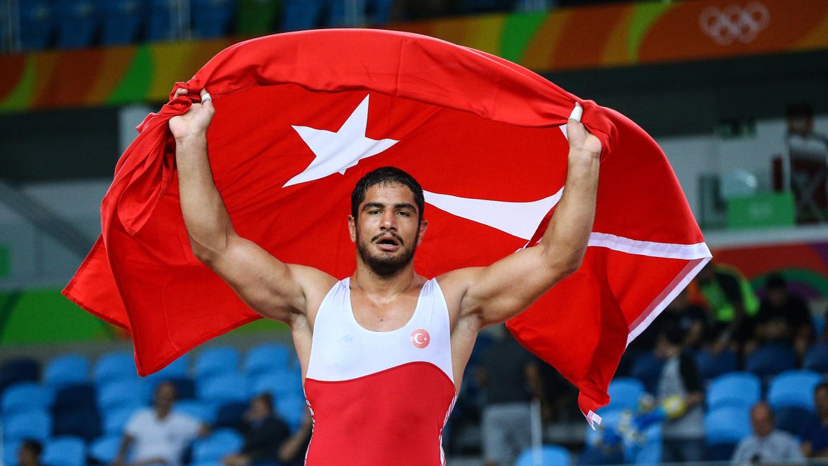 Karamursel Guresi Taha Akgulun Etkileyici Ziyareti Karamürsel Güreşi: Taha Akgül'ün Etkileyici Ziyareti