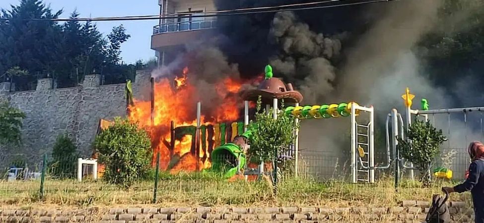 Karamürsel Kayacık Mahallesi’nde Çocuk Parkı Yandı Mahalleli İsyan Etti!