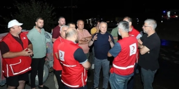 Rüzgarın etkisiyle büyüyen yangına ekipler ve vatandaşlar seferber oldu