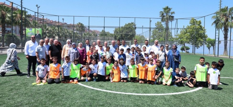 Tahir Büyükakın’dan Karamürsel Ziyareti Yenilenen Sahaları İnceledi, Vatandaşla Buluştu