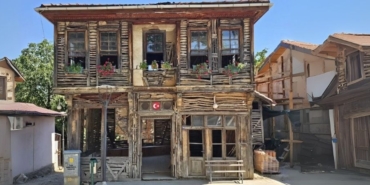 Tarihi Değere Büyükşehir Sahip Çıkıyor Gölcük Belediye Başkanı Ali Yıldırım Sezer’in girişimleriyle, Saraylı Mahallesi'nde yer alan tescilli tarihi yapının restore edilmesi için önemli bir adım at