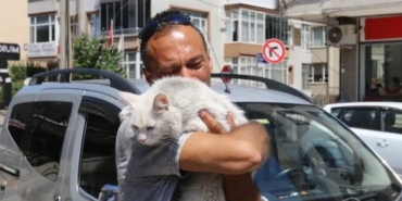 Zülfi Satar ve Kedisi “Pars” Günler Sonra Buluştu Sevinç Gözyaşlarına Boğuldu