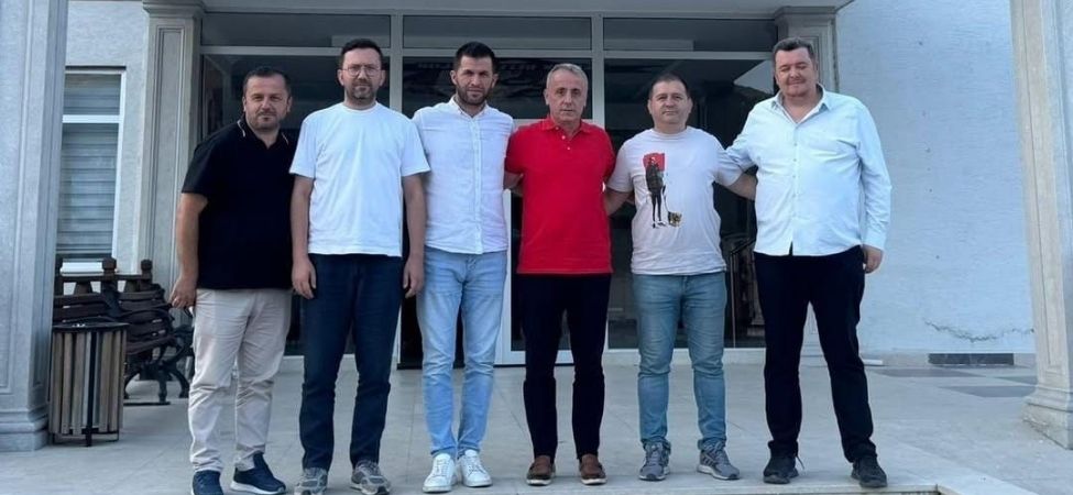 Emre Denizli Devrek Belediyesporun Basina Gecti Emre Denizli, Devrek Belediyespor’un Başına Geçti