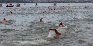İzmit Körfezi'nde Nefesler Tutuldu 343 Kişi Aynı Anda 2 Bin 600 metre Kulaç Attı