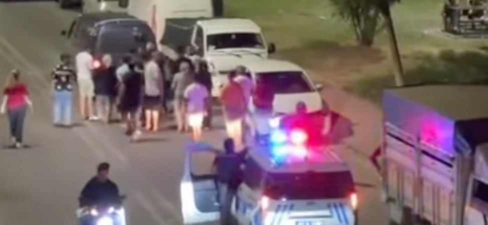 Karamürsel’de Kavga Arbedeye Dönüştü, Polis Müdahale Ederken Yaralandı