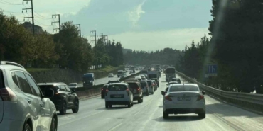 Eğitim Yılı Başladı, Trafik Yoğunluğu Zirve Yaptı D-100'de Araçlar İlerleyemedi