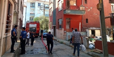 Karamürsel’de Zemin Kattaki Dairede Yangın Çıktı Ekipler Zamanında Müdahale Etti