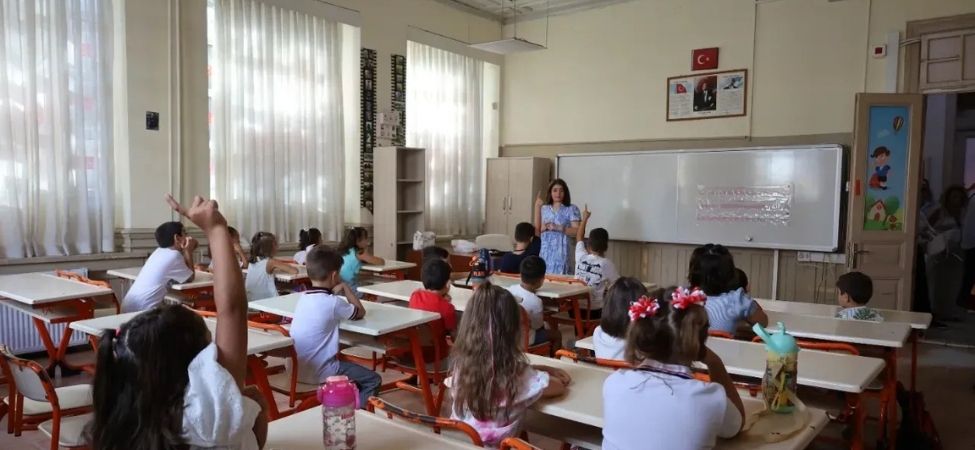 Kocaelide Yeni Egitim Yili Basladi Iste Acilan Okullar ve Kantin Fiyatlari Kocaeli’de Yeni Eğitim Yılı Başladı İşte Açılan Okullar ve Kantin Fiyatları