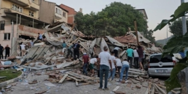 Balıkesir'de 6.1 Büyüklüğünde Şiddetli Deprem Sarsıntı Karamürsel'de Panik Yarattı