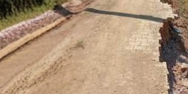 Gölcük'ün Mamuriye Köyü'nde Yol Çöktü Köylüler Yetkililerden Acil Çözüm Bekliyor