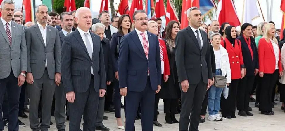 Karamürsel'de Cumhuriyet'in 102. Yıl Coşkusu Törenlerle Başladı