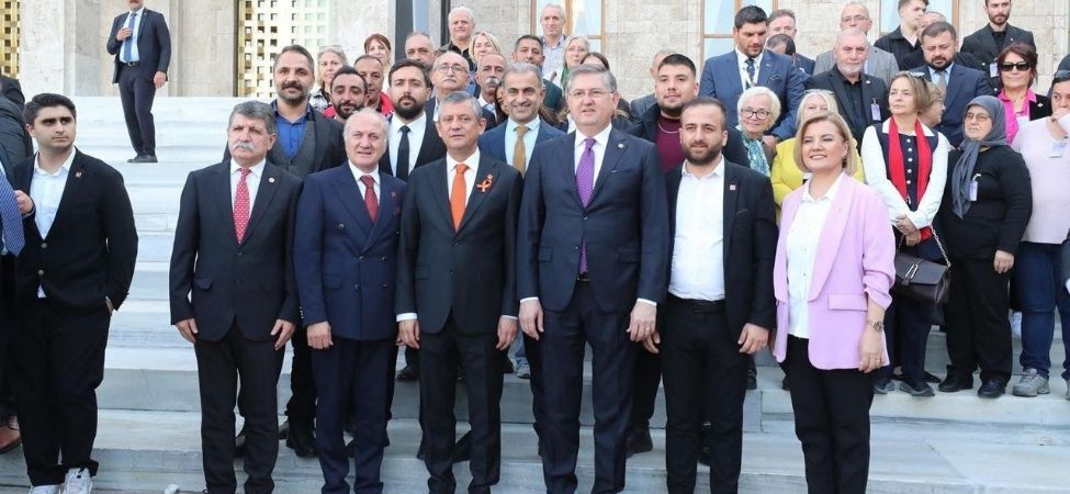 CHP Kocaeli Yeni Baskan Erdem Arcan Onculugunde Ozgur Ozeli Ziyaret Etti CHP Kocaeli, Yeni Başkan Erdem Arcan Öncülüğünde Özgür Özel'i Ziyaret Etti
