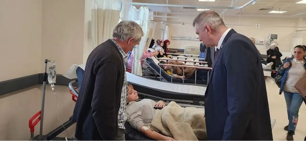 Gölcük'te Okul Yemeğinden Zehirlenen Öğrenciler Hastanelik Oldu Başkan Sezer Yalnız Bırakmadı