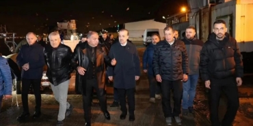 AK Parti İl Başkanı Talus'tan Karamürsel'de Gece Mesaisi Esnafın Nabzını Tuttu