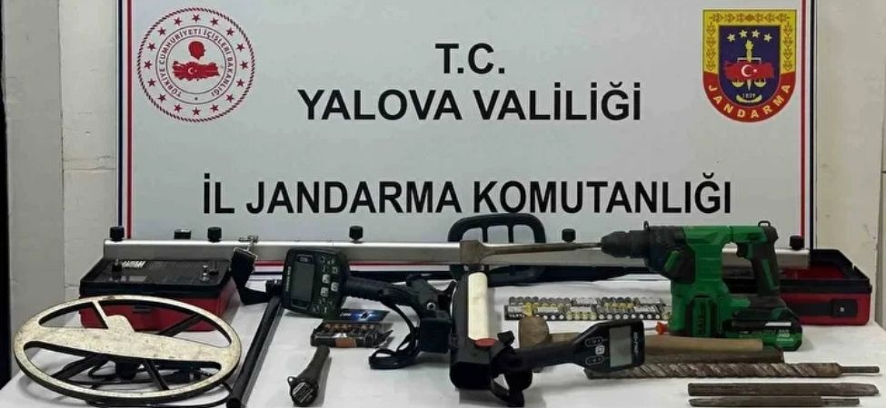 Altınova’da Gece Yarısı Baskını Jandarma Define Avcılarını Kıskıvrak Yakaladı