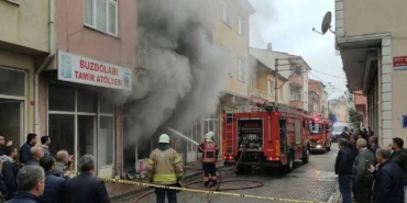 Karamürsel’de Korkutan Yangın Buzdolabı Tamirhanesi Alevlere Teslim Oldu!