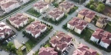 Gölcük’te 18 Yıllık Kooperatif Çilesi Bitti Mücahit Beşikçi Ve Ekibi Mağdurlara Umut Oldu