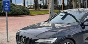 Karamürsel Ereğli Sahilinde Vicdanları Yaralayan Görüntü Engelli Rampasına Araç Engeli!