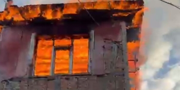 Karamürsel Ereğli’de Korkutan Yangın Mercan Sokak’ta Bir Ev Alevlere Teslim Oldu!