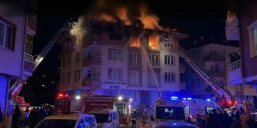 Karamürsel Kayacık Mahallesi’nde Korkutan Yangın Zümrüt Evler’de Çatı Katı Alevlere Teslim Oldu