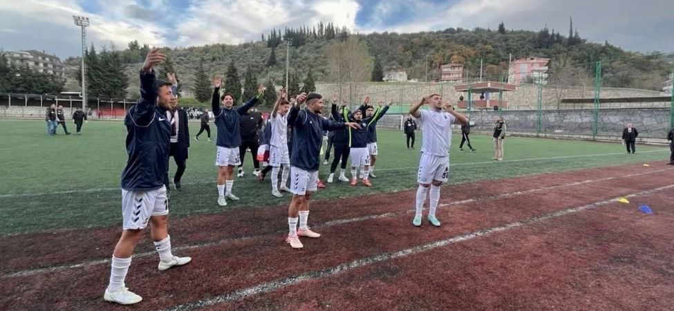 Karamurselspor Devreyi Zirvede Kapatarak Sampiyonluk Atesini Yakti Karamürselspor Devreyi Zirvede Kapatarak Şampiyonluk Ateşini Yaktı
