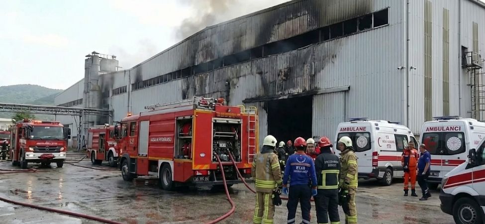 Aksa Karbon Fabrikasında Patlama 1’i Ağır 4 Yaralı