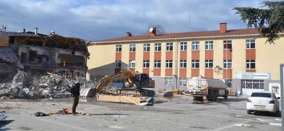 Amiral Karamursel Ilkokulu Icin Geri Sayim Basladi Yeni Bina Ihalesi Martta Amiral Karamürsel İlkokulu İçin Geri Sayım Başladı Yeni Bina İhalesi Mart'ta!