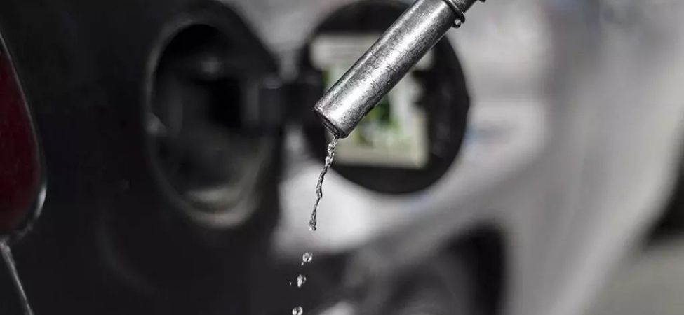 Akaryakitta Kabus Senaryosu Motorin 70 TL Barajini Asacak 5 TLden Fazla Dev Zam Bekleniyor Akaryakıtta Kabus Senaryosu Motorin 70 TL Barajını Aşacak! 5 TL’den Fazla Dev Zam Bekleniyor