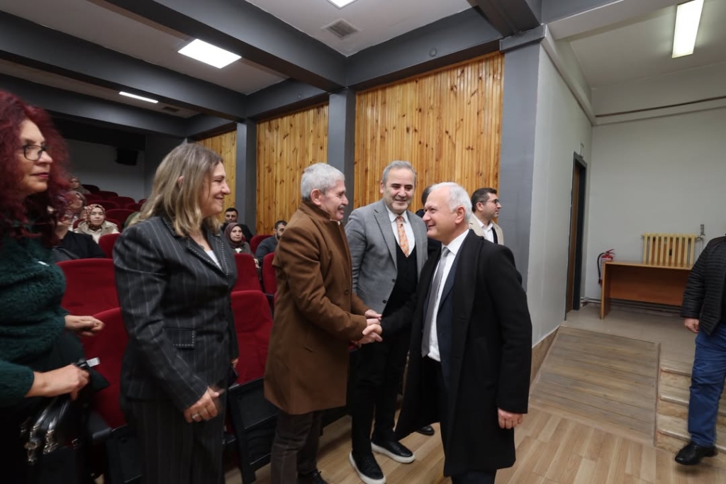 Kaymakam Hikmet Ozbagci Ilkokulumuzun duzenlemis oldugu Kutuphane Haftasi programina katilarak o 3 Kaymakam Hikmet Ozbagci Ilkokulumuzun duzenlemis oldugu Kutuphane Haftasi programina katilarak o 3
