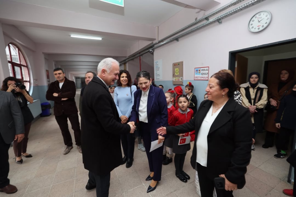 Kaymakam Hikmet Ozbagci Ilkokulumuzun duzenlemis oldugu Kutuphane Haftasi programina katilarak o 4 1 Kaymakam Hikmet Ozbagci Ilkokulumuzun duzenlemis oldugu Kutuphane Haftasi programina katilarak o 4 1