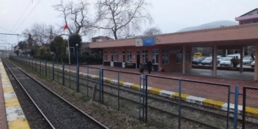 Körfez Hereke'de Feci Olay Tren Raylarına Atlayan Şahıs Hayatını Kaybetti