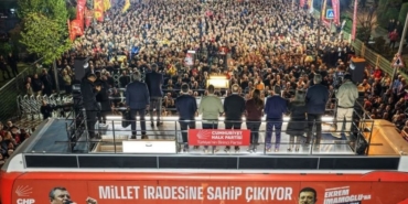 Başkan Ahmet Çalık, CHP Lideri Özgür Özel'in Öncülüğünde Ataşehir'de Düzenlenen Demokrasi Buluşmasına Katıldı