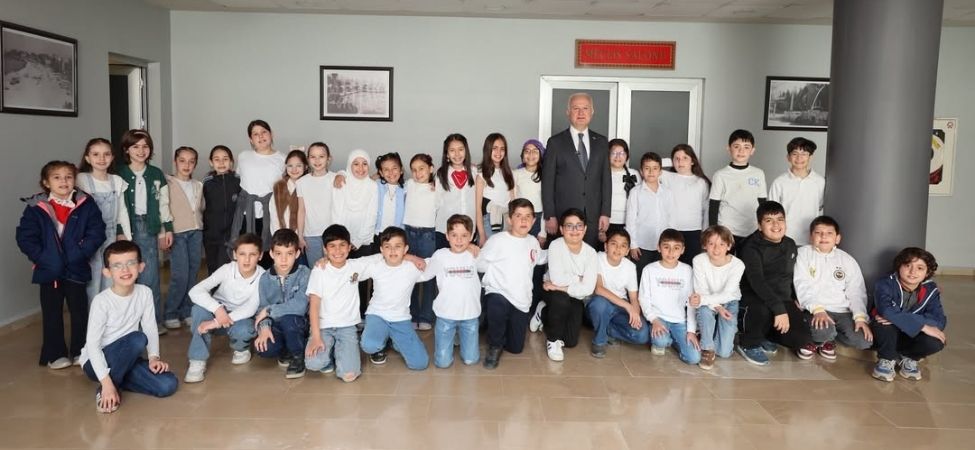 Başkan Çalık 23 Nisan Etkinlikleri Kapsamında Necdet Calp İlkokulu Öğrencilerini Ağırladı