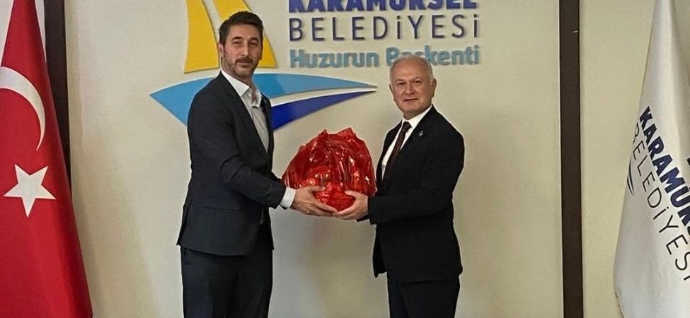 Baskan Calik Seyyar Pazarcilar Odasi Baskani Fatih Ozkaplan ve Yonetimini Makaminda Kabul Etti Başkan Çalık, Seyyar Pazarcılar Odası Başkanı Fatih Özkaplan ve Yönetimini Makamında Kabul Etti