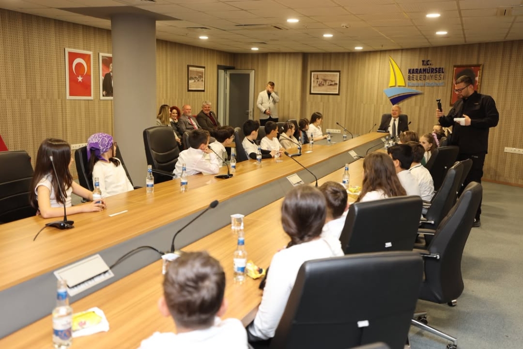 Bugun belediyemizde kiymetli misafirlerimizi agirladik. Necdet Calp Ilkokulu ogrencilerimizle bi 2 Bugun belediyemizde kiymetli misafirlerimizi agirladik. Necdet Calp Ilkokulu ogrencilerimizle bi 2