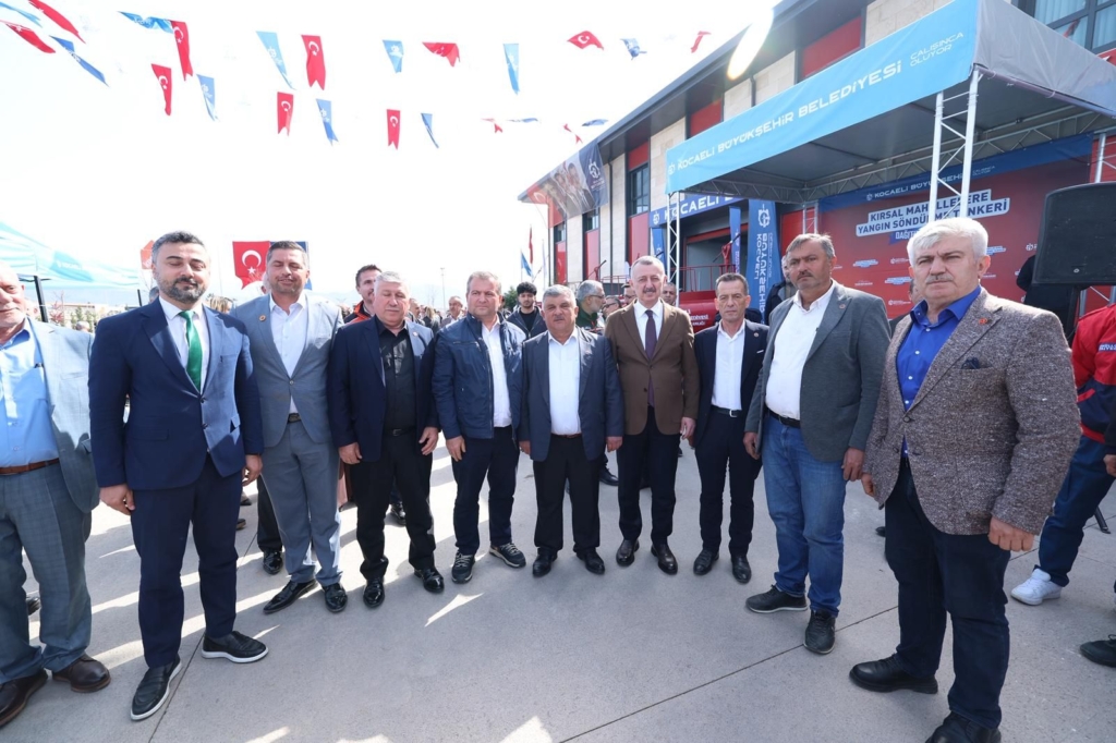 Buyuksehir Tarafindan Dagitilan Yeni Araclarla Birlikte Karamurselin Koylerindeki Tanker Sayisi 8e Ulasti 1 1 Buyuksehir Tarafindan Dagitilan Yeni Araclarla Birlikte Karamurselin Koylerindeki Tanker Sayisi 8e Ulasti 1 1