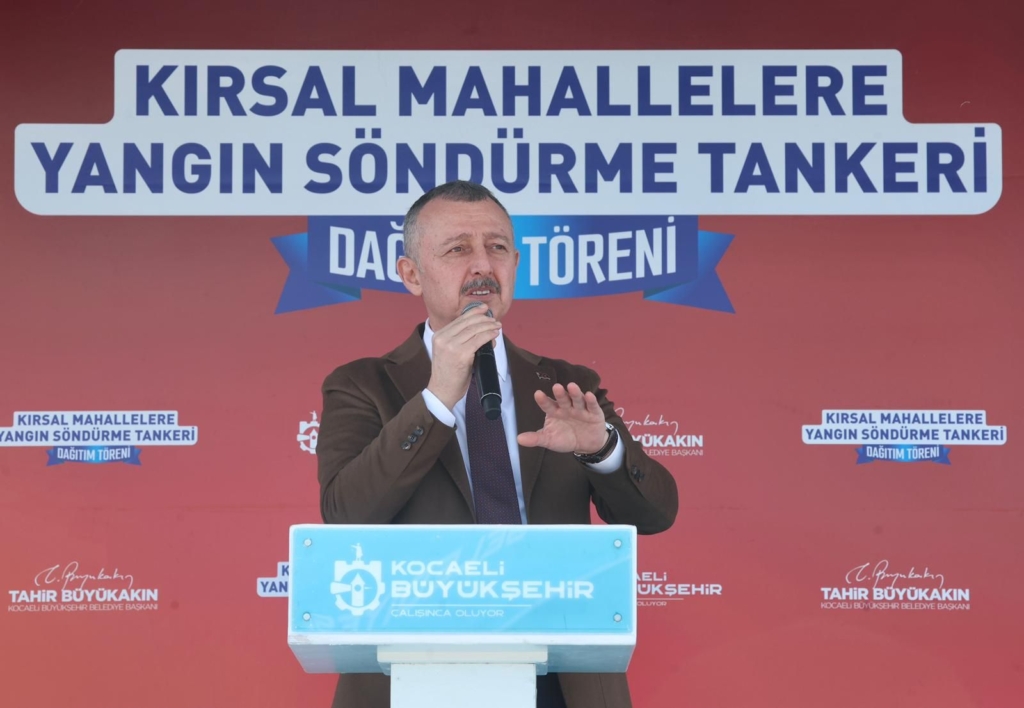 Buyuksehir Tarafindan Dagitilan Yeni Araclarla Birlikte Karamurselin Koylerindeki Tanker Sayisi 8e Ulasti 4 1 Buyuksehir Tarafindan Dagitilan Yeni Araclarla Birlikte Karamurselin Koylerindeki Tanker Sayisi 8e Ulasti 4 1