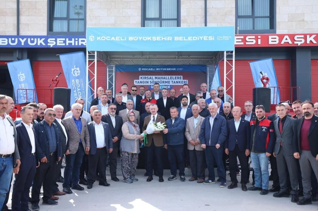 Buyuksehir Tarafindan Dagitilan Yeni Araclarla Birlikte Karamurselin Koylerindeki Tanker Sayisi 8e Ulasti 5 1 Buyuksehir Tarafindan Dagitilan Yeni Araclarla Birlikte Karamurselin Koylerindeki Tanker Sayisi 8e Ulasti 5 1