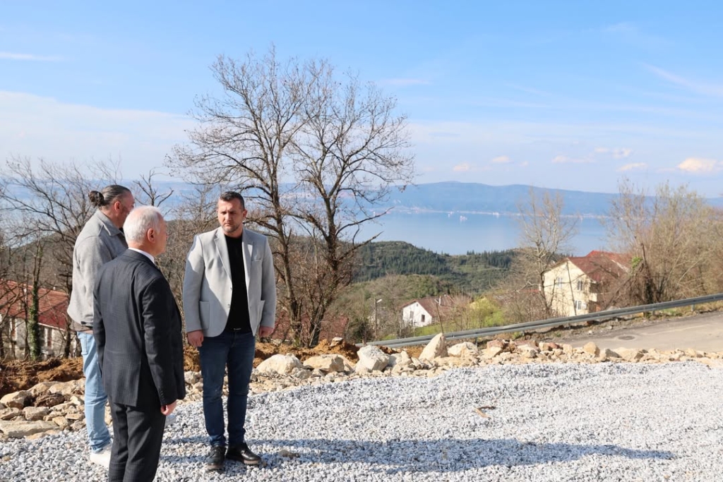 Ilcemizde yogun yagislar neticesinde meydana gelen su taskinligi ve heyelan risklerinin olustugu 18 Ilcemizde yogun yagislar neticesinde meydana gelen su taskinligi ve heyelan risklerinin olustugu 18