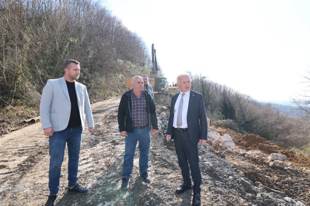 Ilcemizde yogun yagislar neticesinde meydana gelen su taskinligi ve heyelan risklerinin olustugu 2 Ilcemizde yogun yagislar neticesinde meydana gelen su taskinligi ve heyelan risklerinin olustugu 2