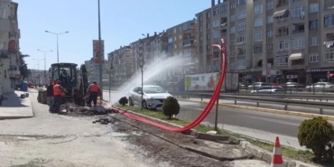 Karamürsel 4 Temmuz Mahallesi'ndeki Fiber Altyapı Çalışmasında Ana Su Borusu Patladı