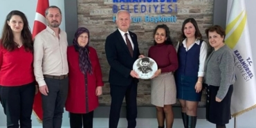 Karamürsel Belediye Başkanı Ahmet Çalık, ADD Şube Başkanı Feryal Denizel ve Yönetimini Makamında Ağırladı