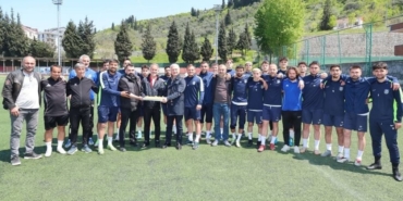 Karamürsel Belediye Başkanı Ahmet Çalık Temsilcimiz Karamürselspor'u Antrenmanda Ziyaret Etti