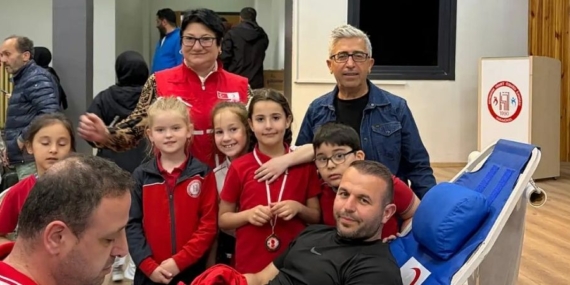 Karamürsel Kaymakam Hikmet Özbağçı İlkokulu'nda Düzenlenen Kampanyada 138 Ünite Kan Toplandı